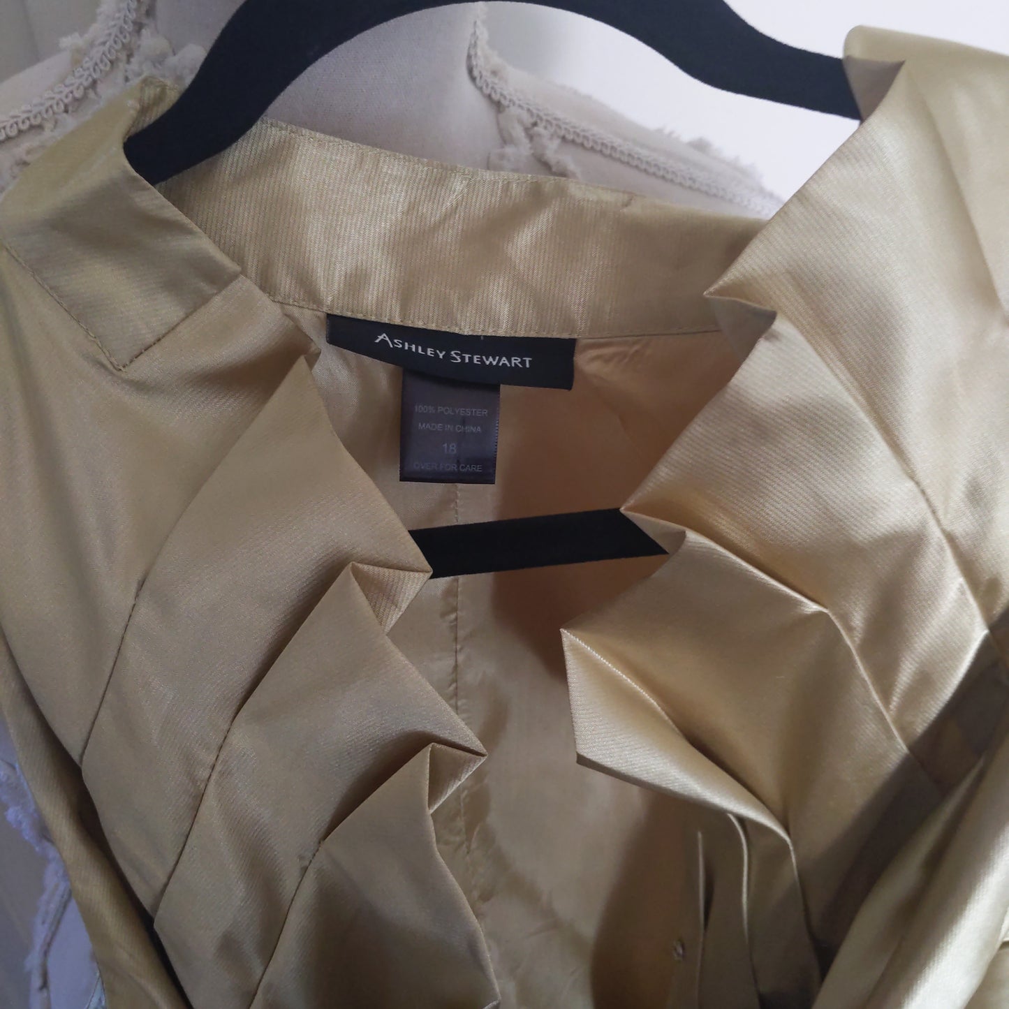 Ashley Stewart Gold Fancy Top Size 18