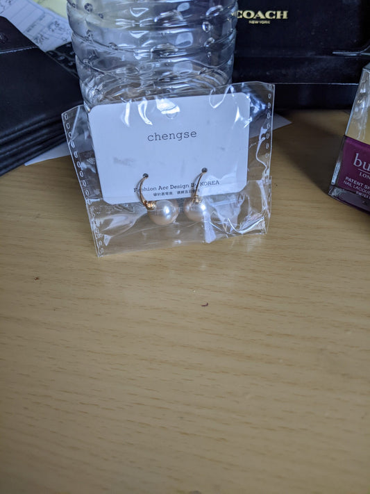 Chjengse Lever Back Pearl Earrings-NEW