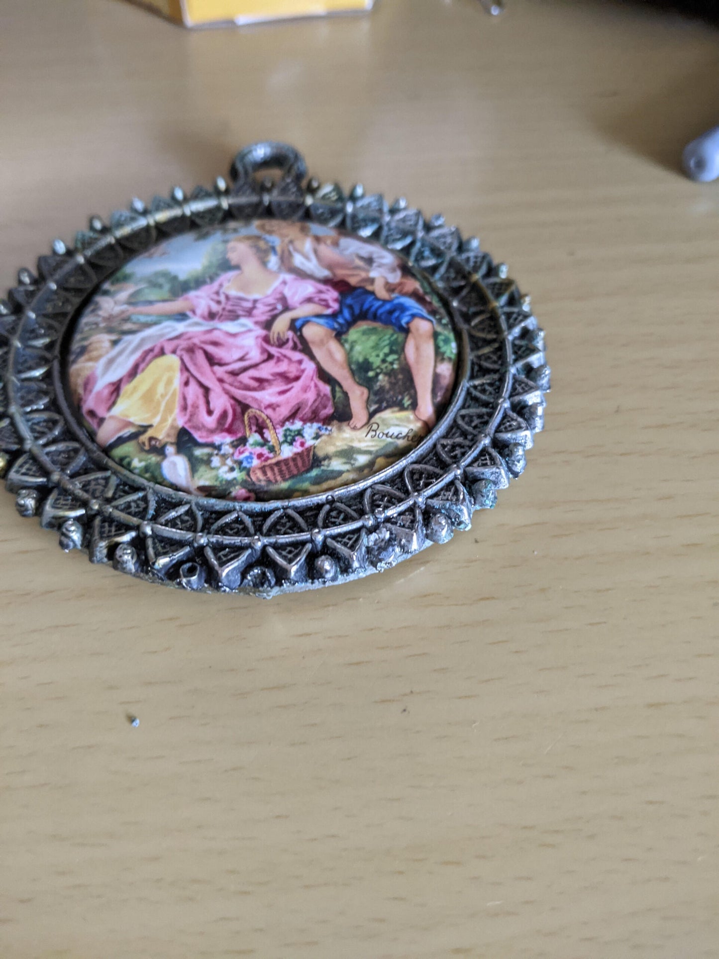 Round Hanging Picture Thing