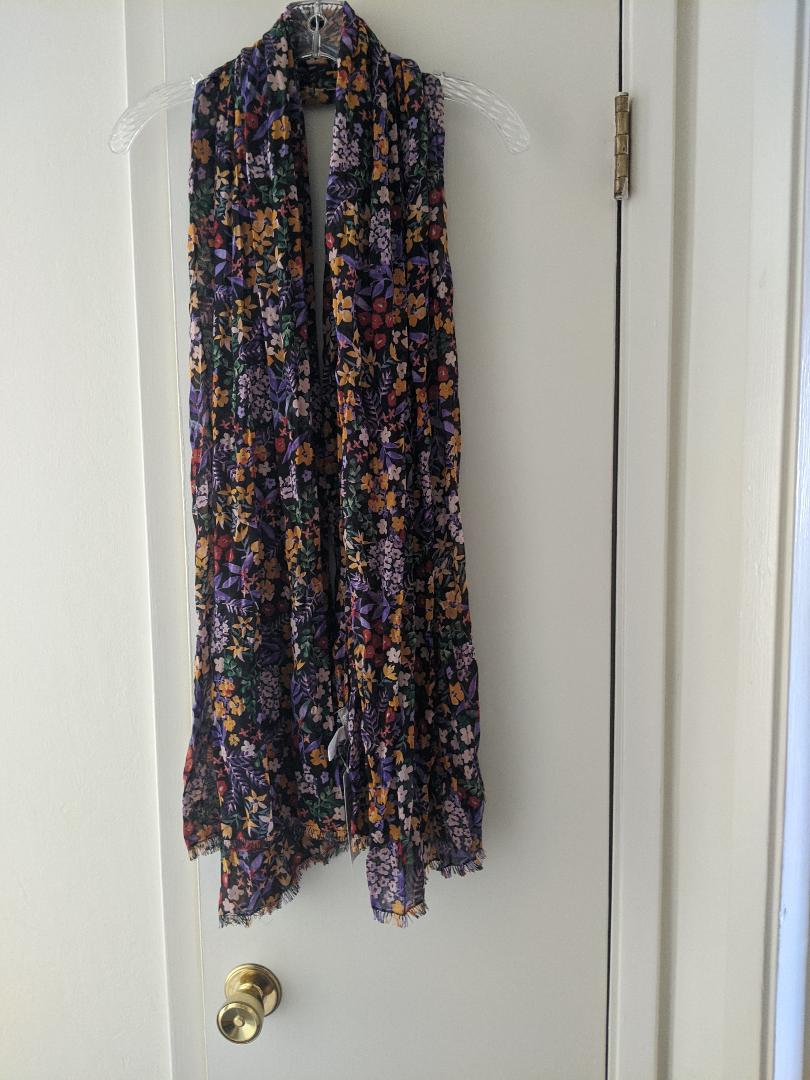 little Flowered Pattern Wide Scarf-NEW