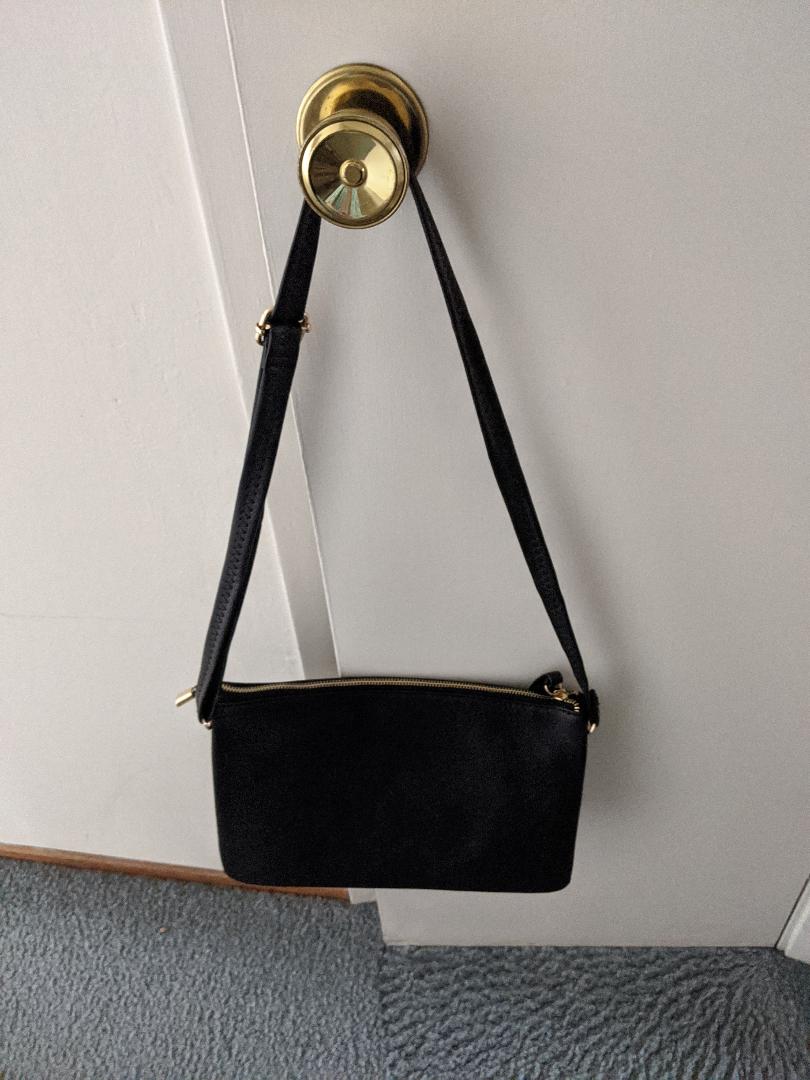Dia & Company Black Flat Crossbody Handbag-NEW