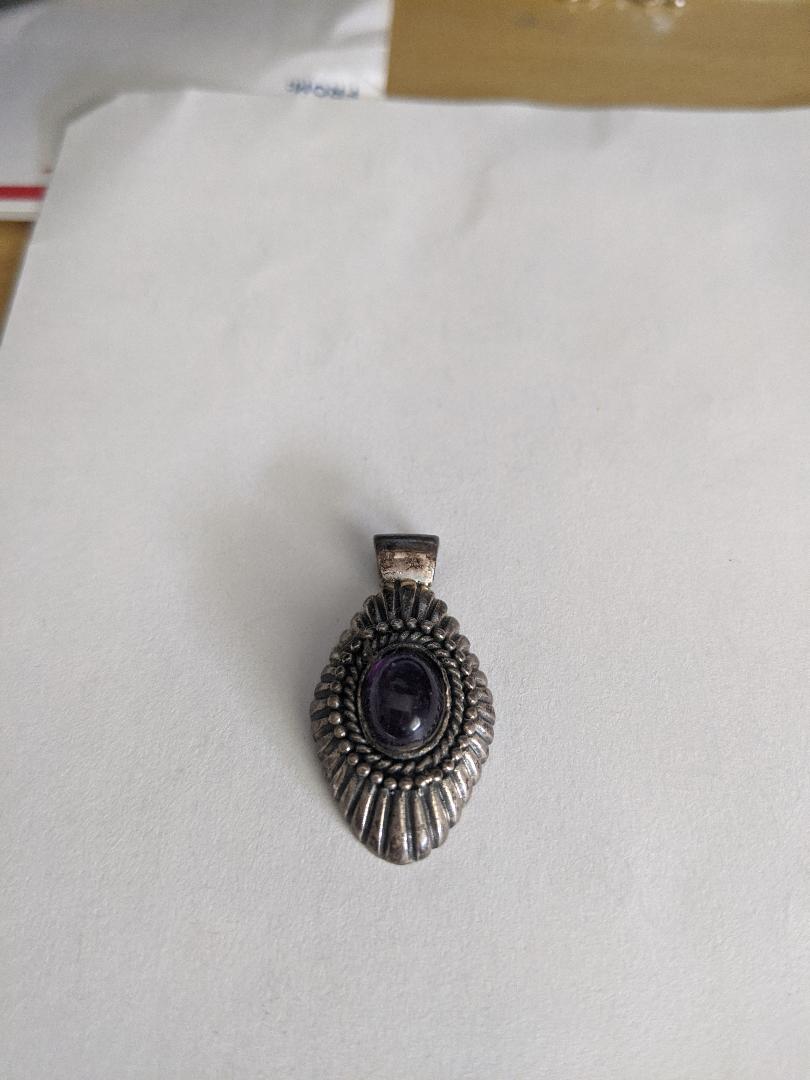 Old Fashion Oval Shape Pendant