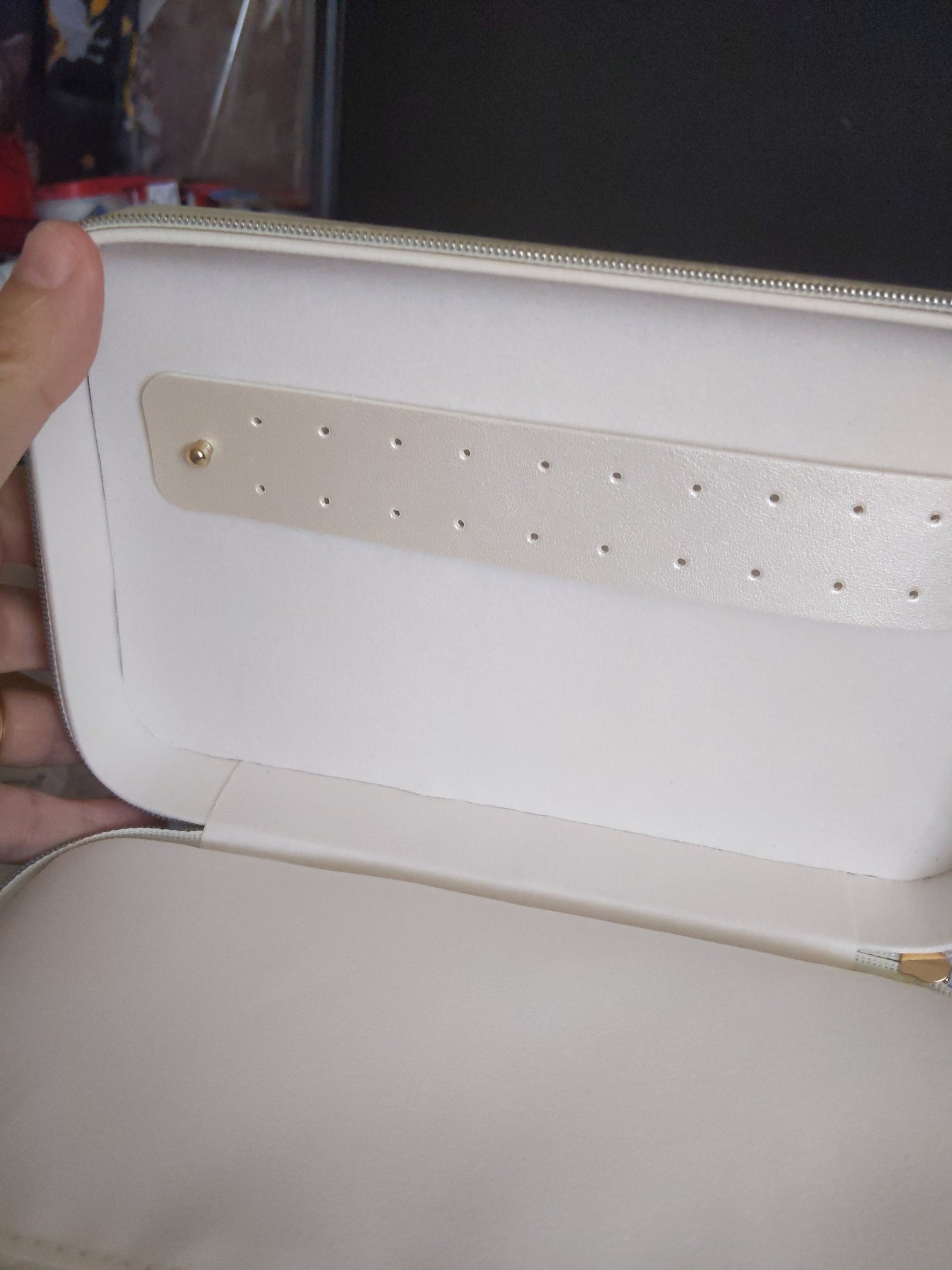 Beige zippered Jewelry Box