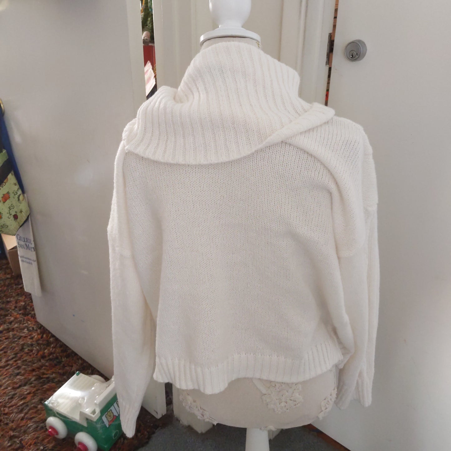 White Thick Turtle Neck Sweater Size L