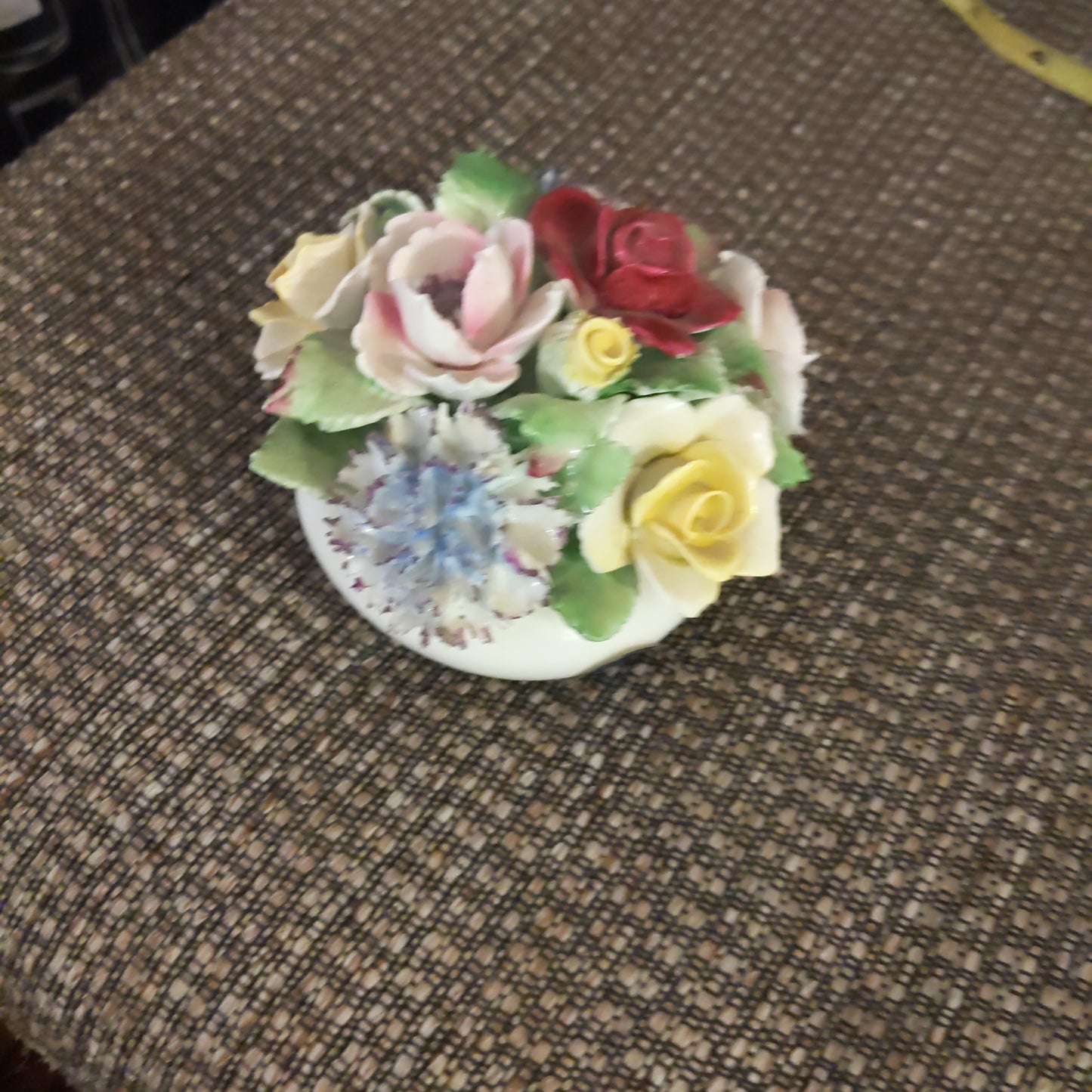 Roses Top England Decorative Piece