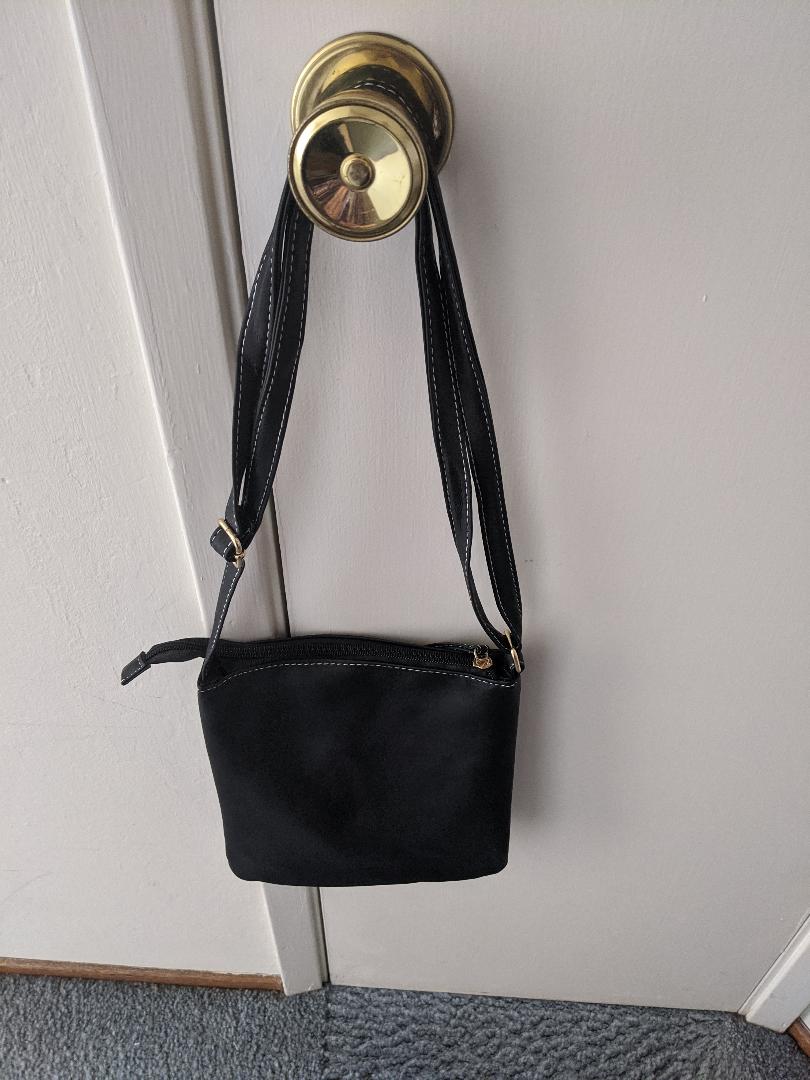 Medium Flat Black Handbag-NEW